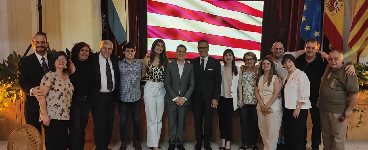 Parte de la Comisi&oacute;n y Socios en la Presentaci&oacute;n Catalu&ntilde;a Regi&oacute;n Gastron&oacute;mica 2025